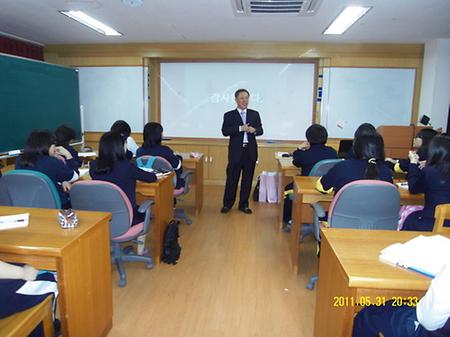 강재규 교수님 청소년 법률학교 수업중