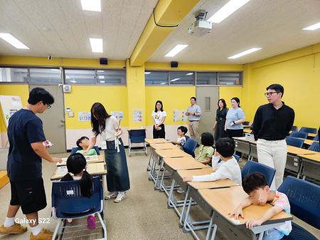 부산시교육청특수교육지원센터에서 근무하는 졸업생교사들의 참관